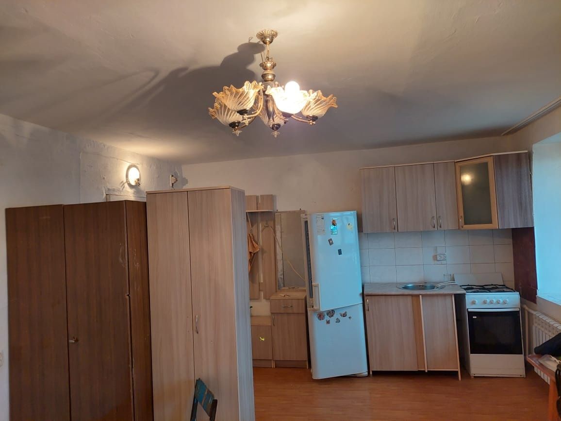 Продам комнату в общежитии. Общая площадь 37,6 м., жилая 21.8 м.