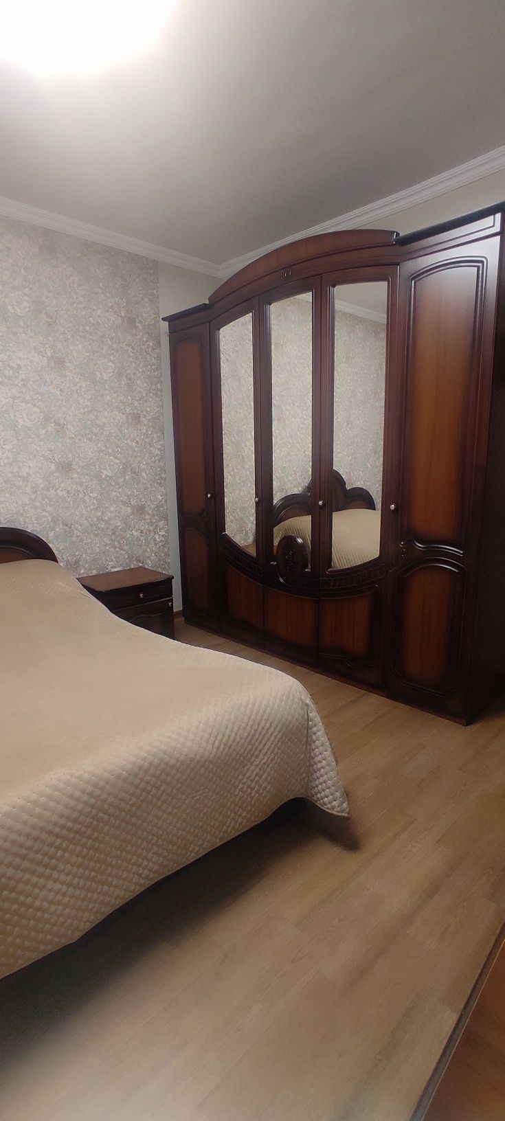 Продам спальный гарнитур