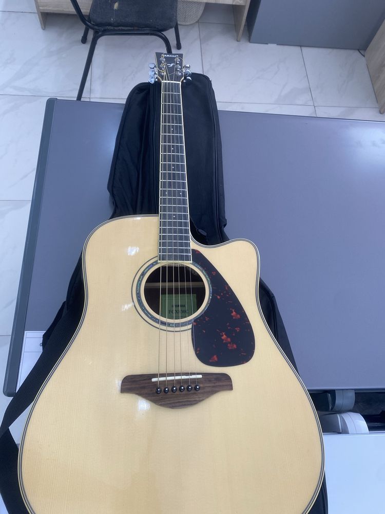 Электроакустичесская гитара Yamaha fgx830c