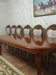 Раздвижной стол со стульями
