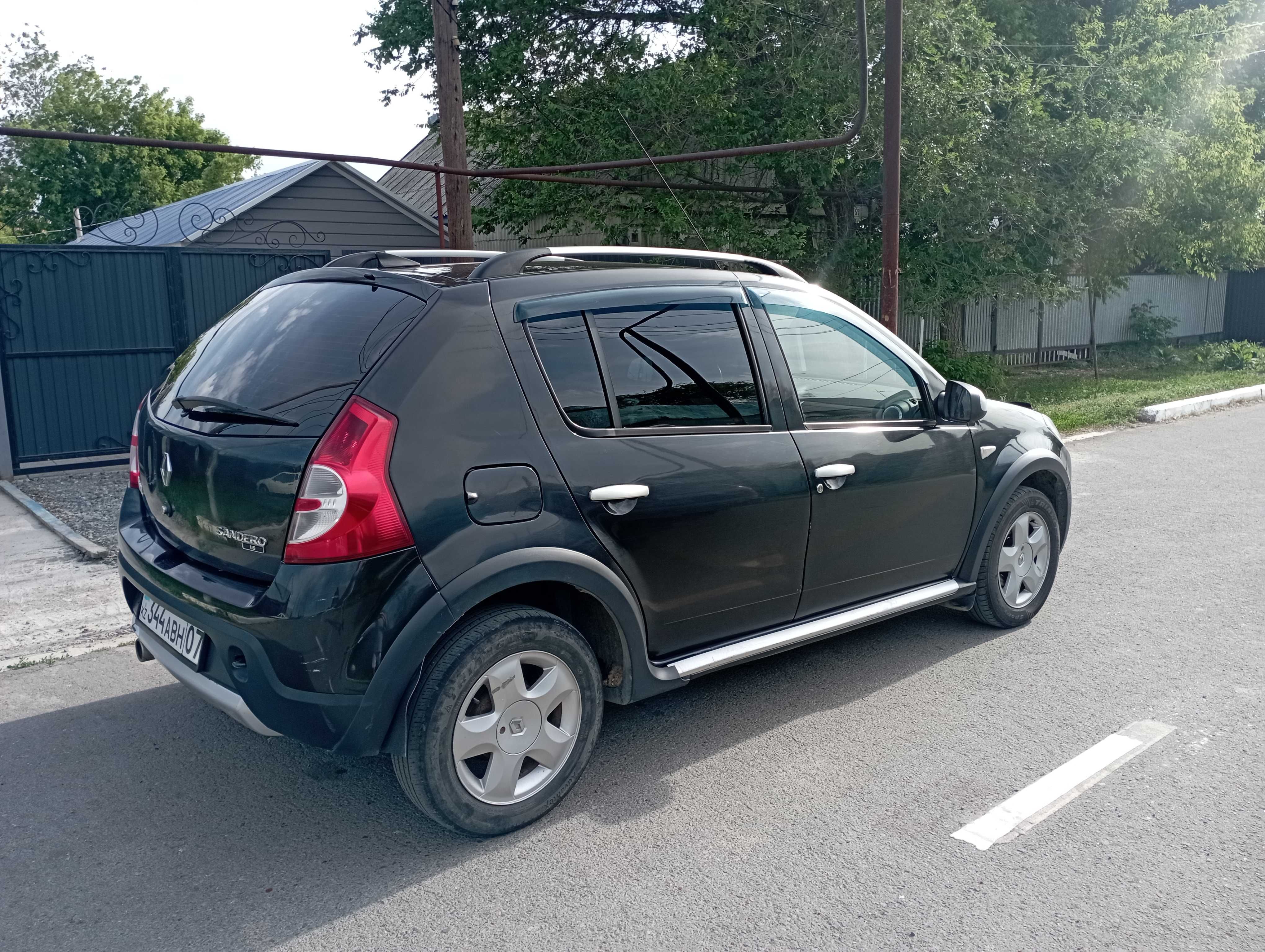 Продается автомашина марки "Renault Sandero Stepway"