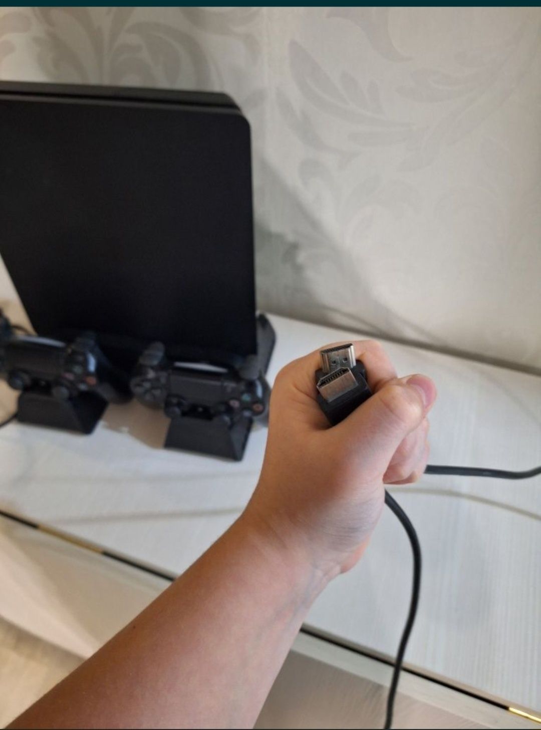 Продаю ps4 slim все в комплекте