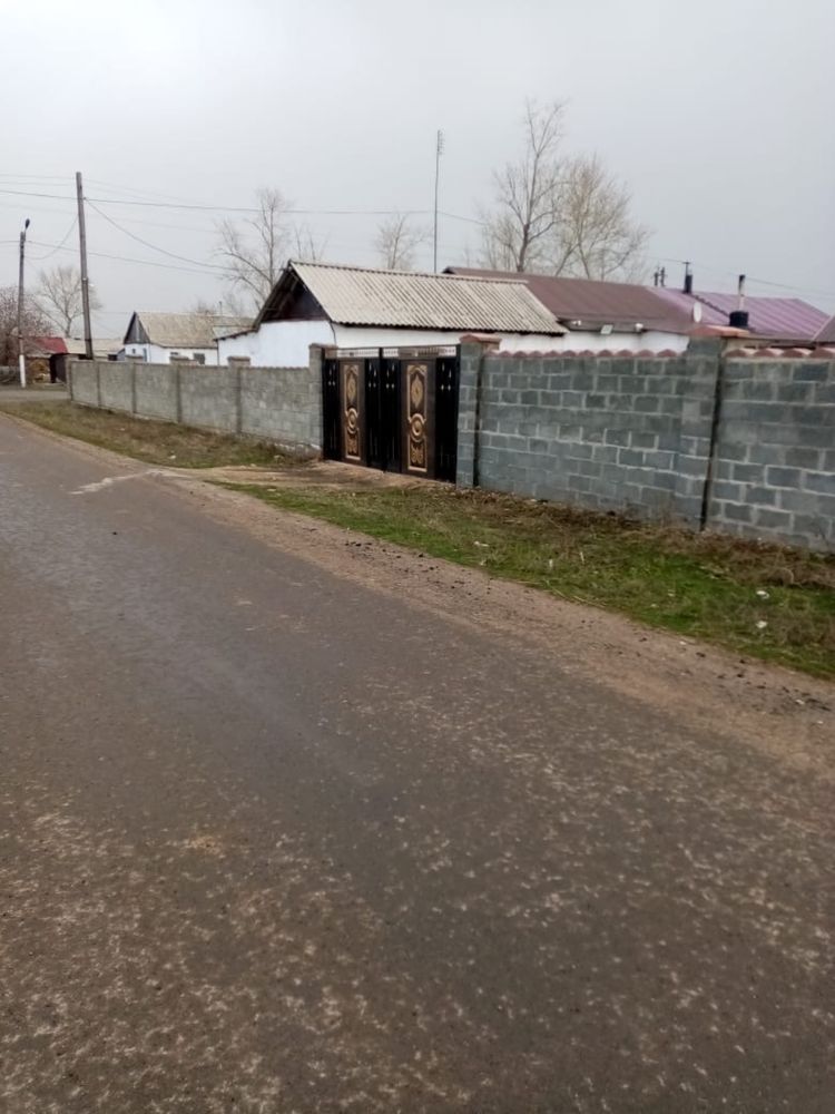Продам дом в селе Петровка с новой баней