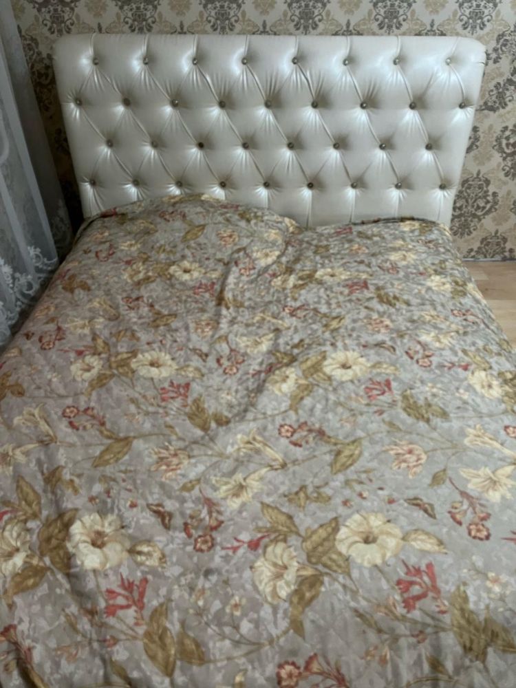 Двуспальная кровать