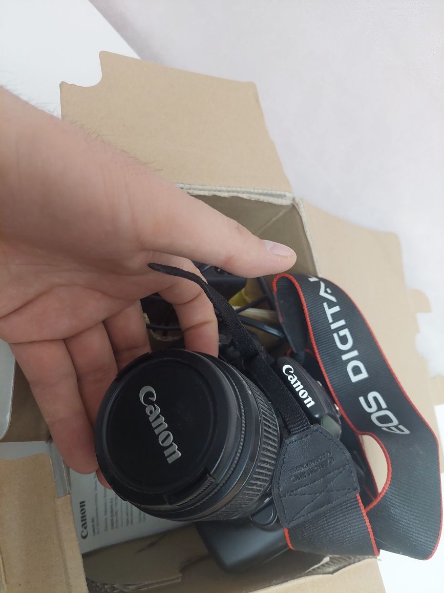 Цифровой фотоаппарат Canon EOS 1100e