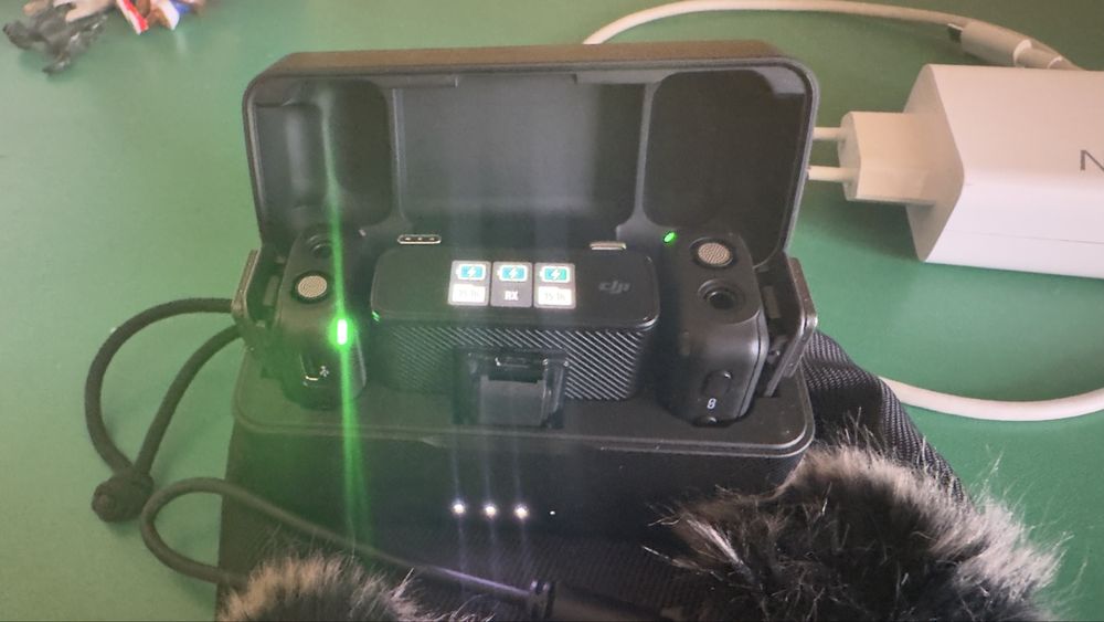 Микрофон DJI Mic (2TX + 1RX + Charging Case) черный