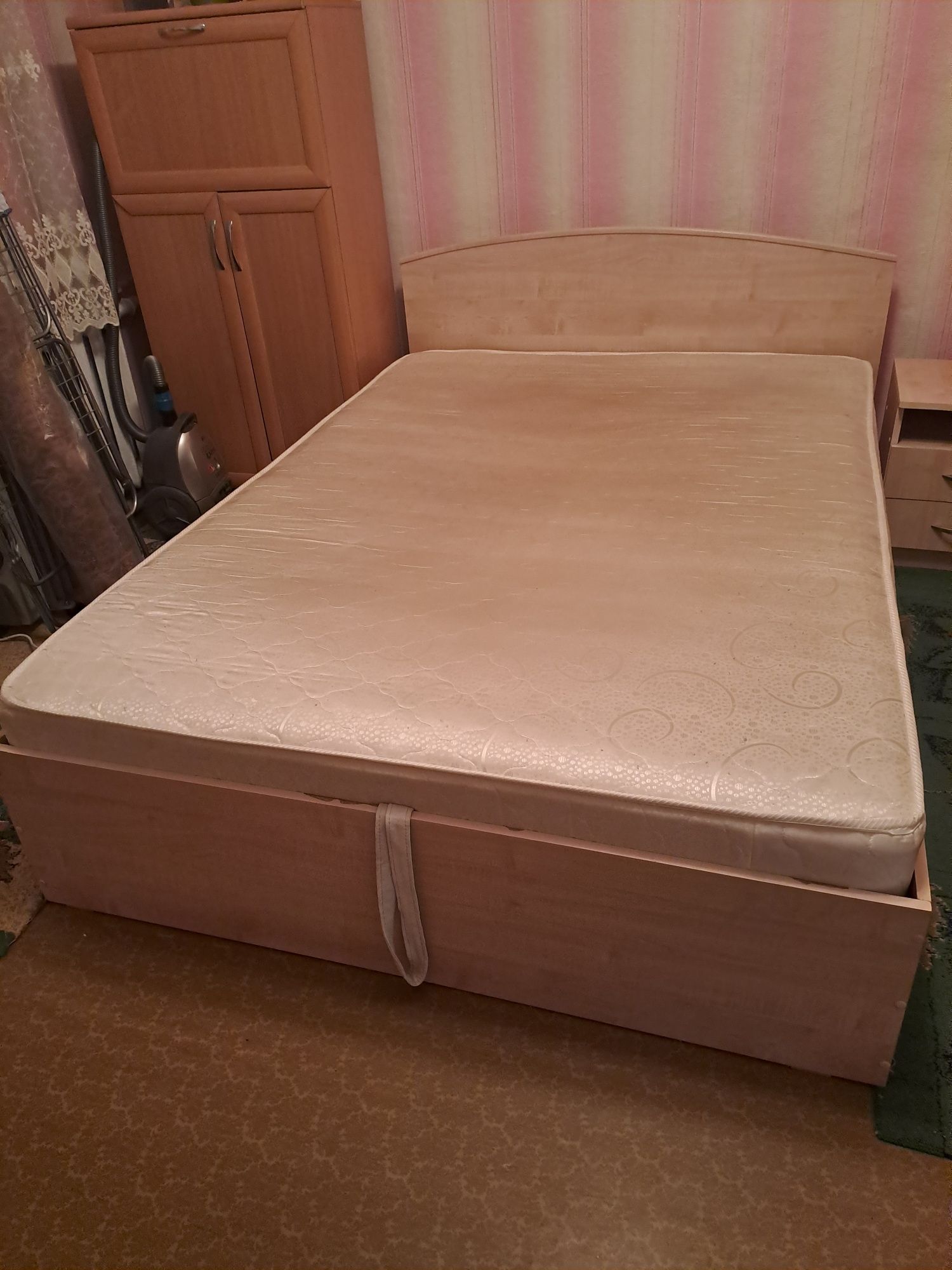 Продам кровать 200/145