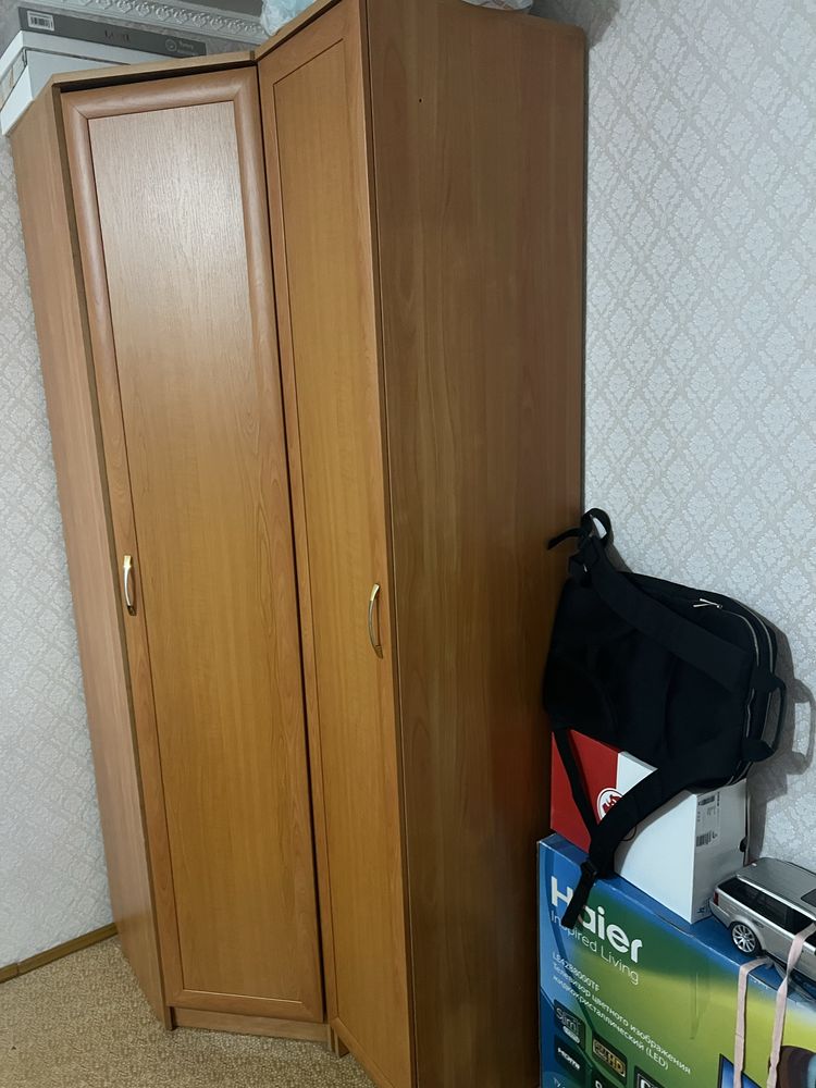 Угловой шкаф и комод