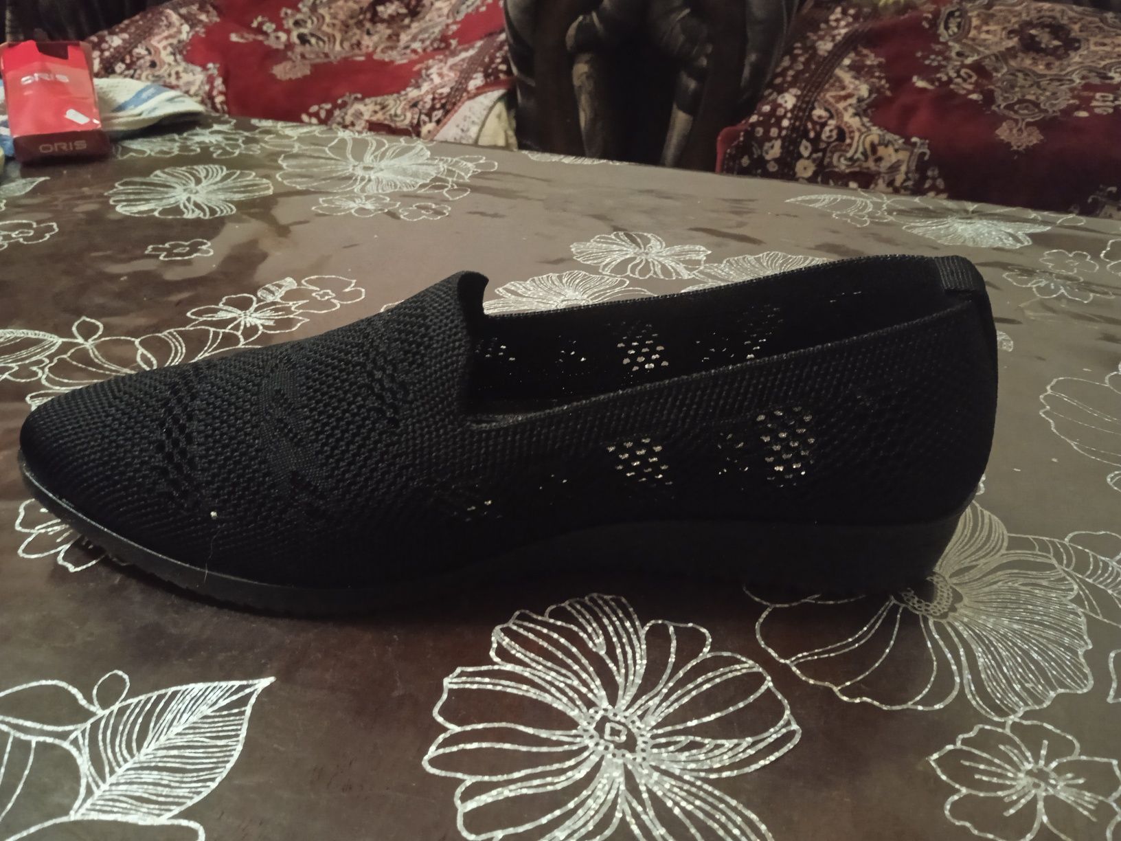 Продам женские черные слипоны