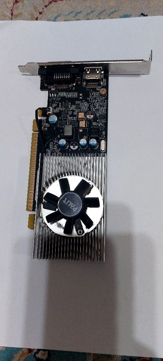 Продам жесткие диски и видеокарту 
Жёсткий диск на 500 гб
SSD 240 Гб
В