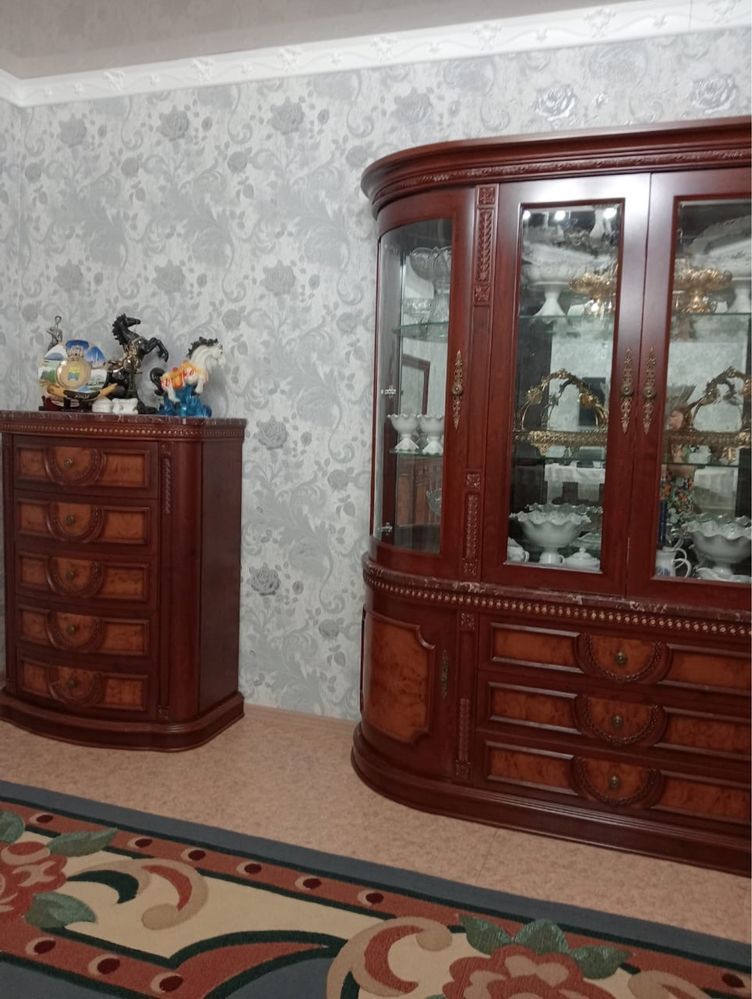Мебель Сервант , комод, зеркала ,