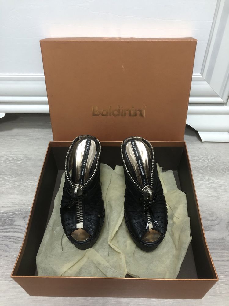 Обувь Gucci, GianvitoRossi, Stuart Weitzman, Baldinini и др.