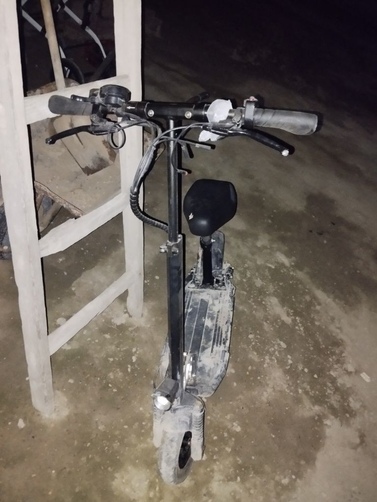 Электросамокат черный