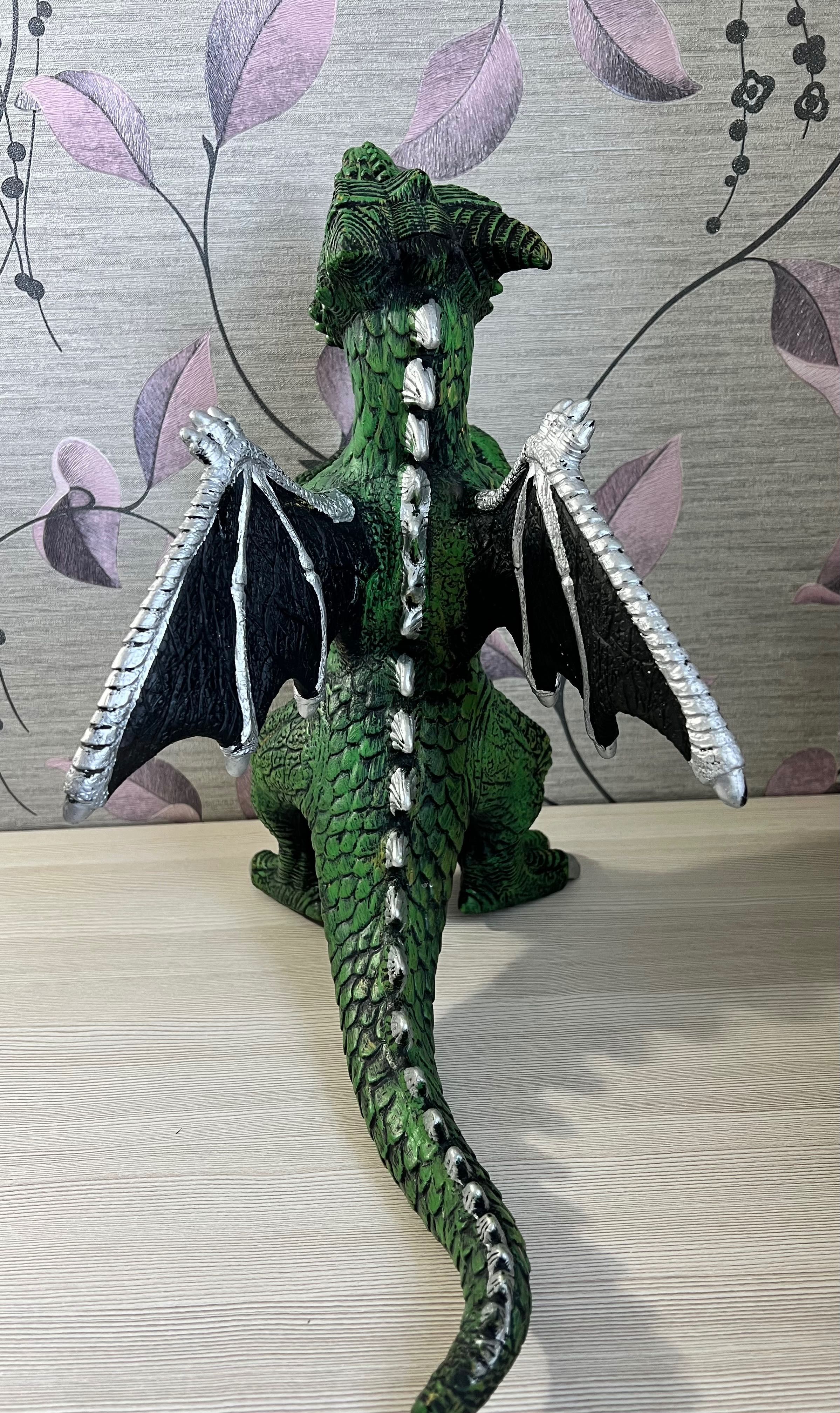 Красивая игрушка Динозавр