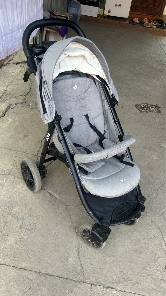 Продам коляску Joie