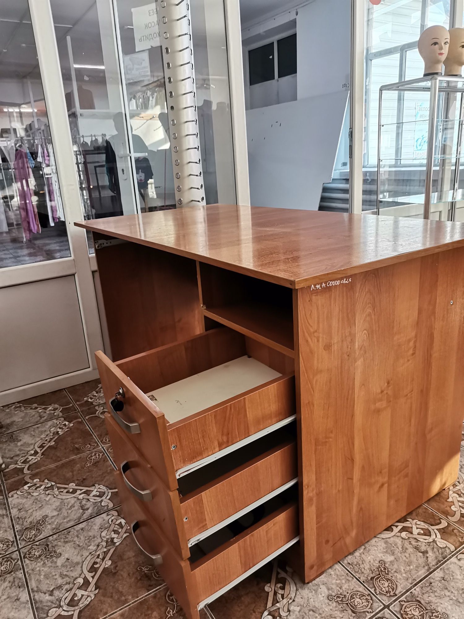 Продам стол для компьютера