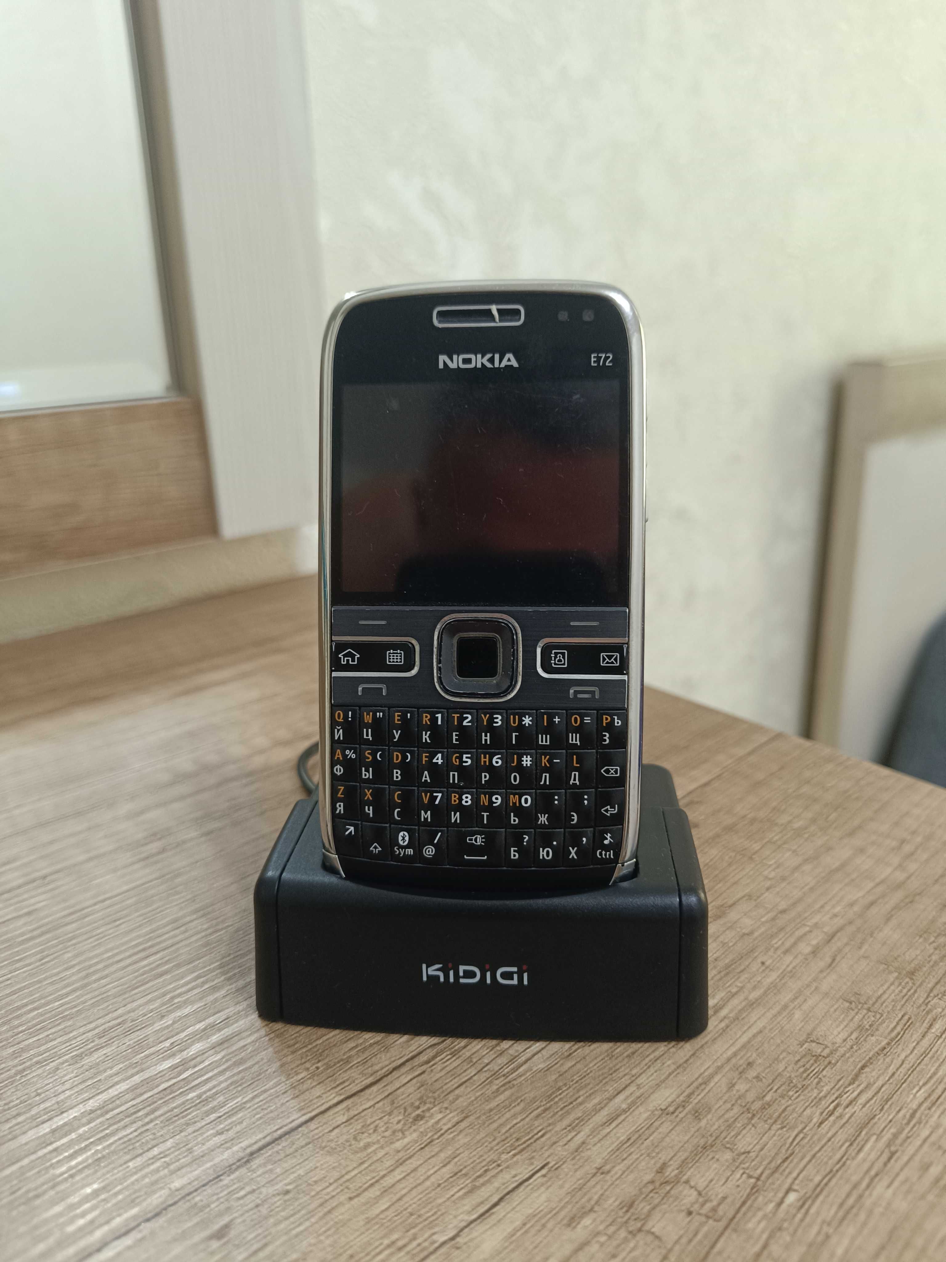 Nokia E72 с Док Станцией Original