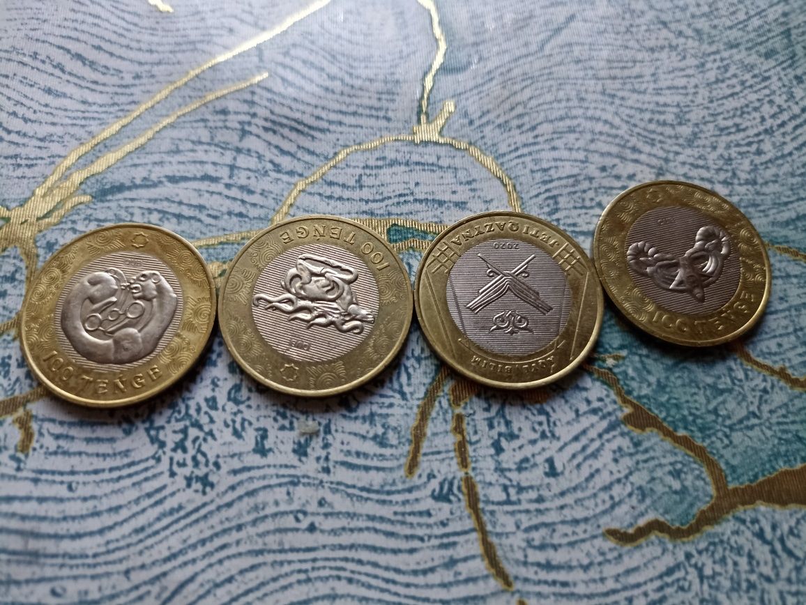 Продам монеты колекционые 4 шт новые