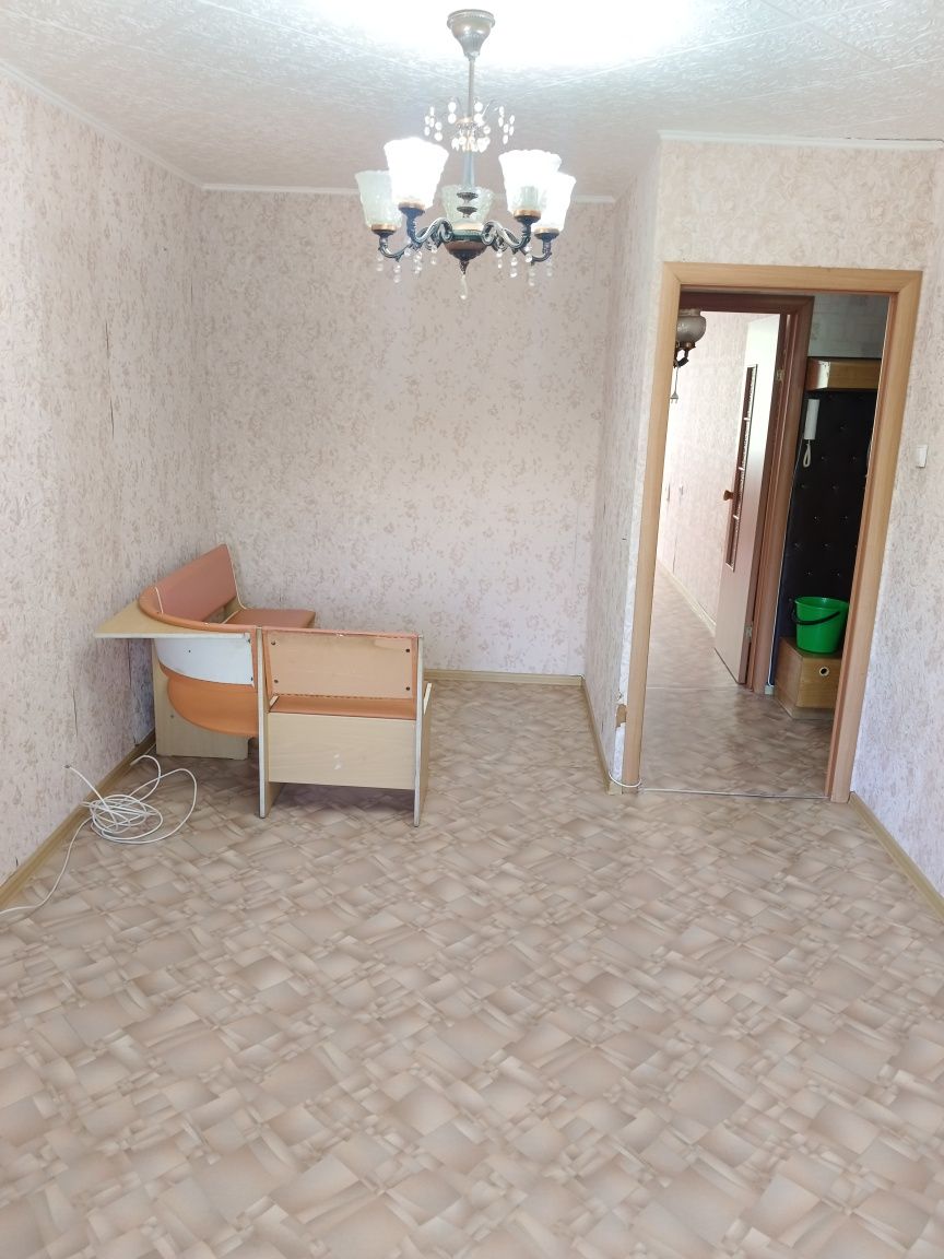 Продам 2 комн., квар. 3-23, 2 этаж.