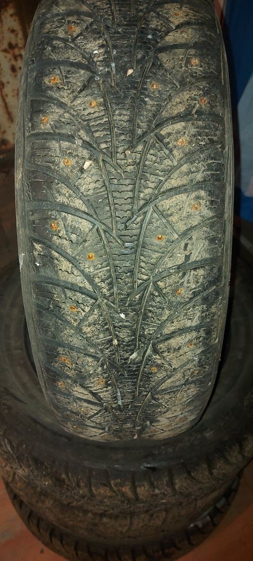 Продам зимние шины 215/65 R25