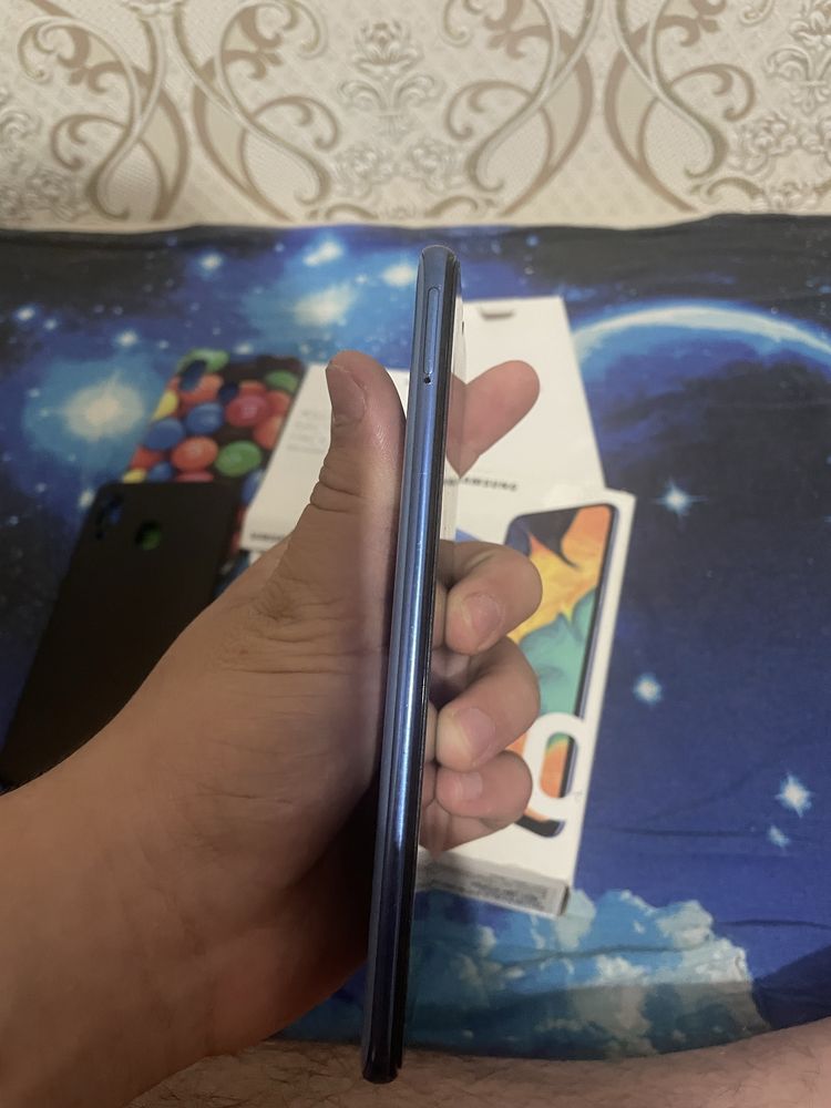 Продам Samsung Galaxy A30 с документами и коробкой