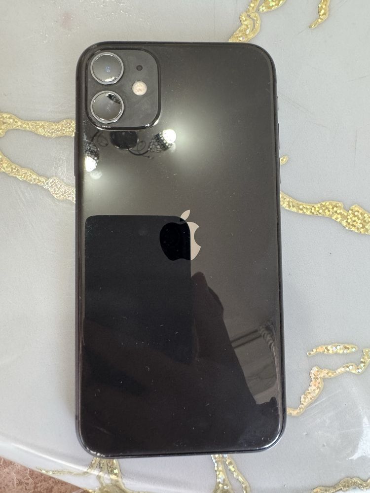 iPhone 11, в отличном состоянии