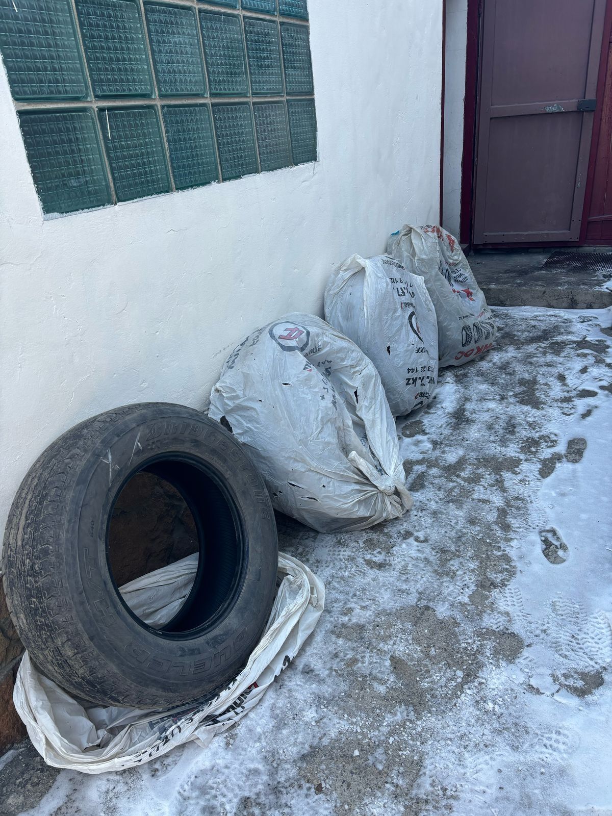 Продам комплект летней резины 265/65/R17.