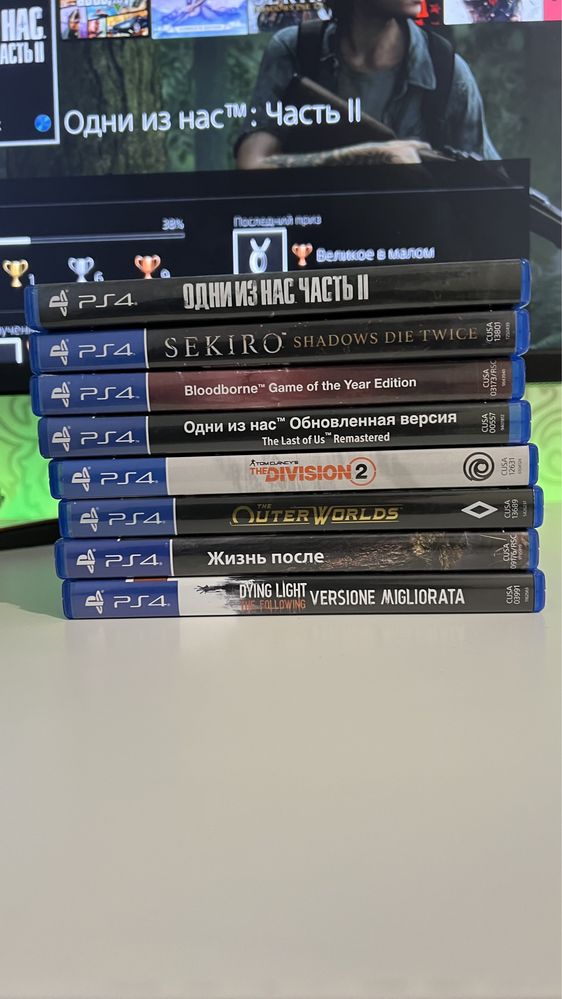 Продам пс4 слим, 2 геймпада + монитор + игры