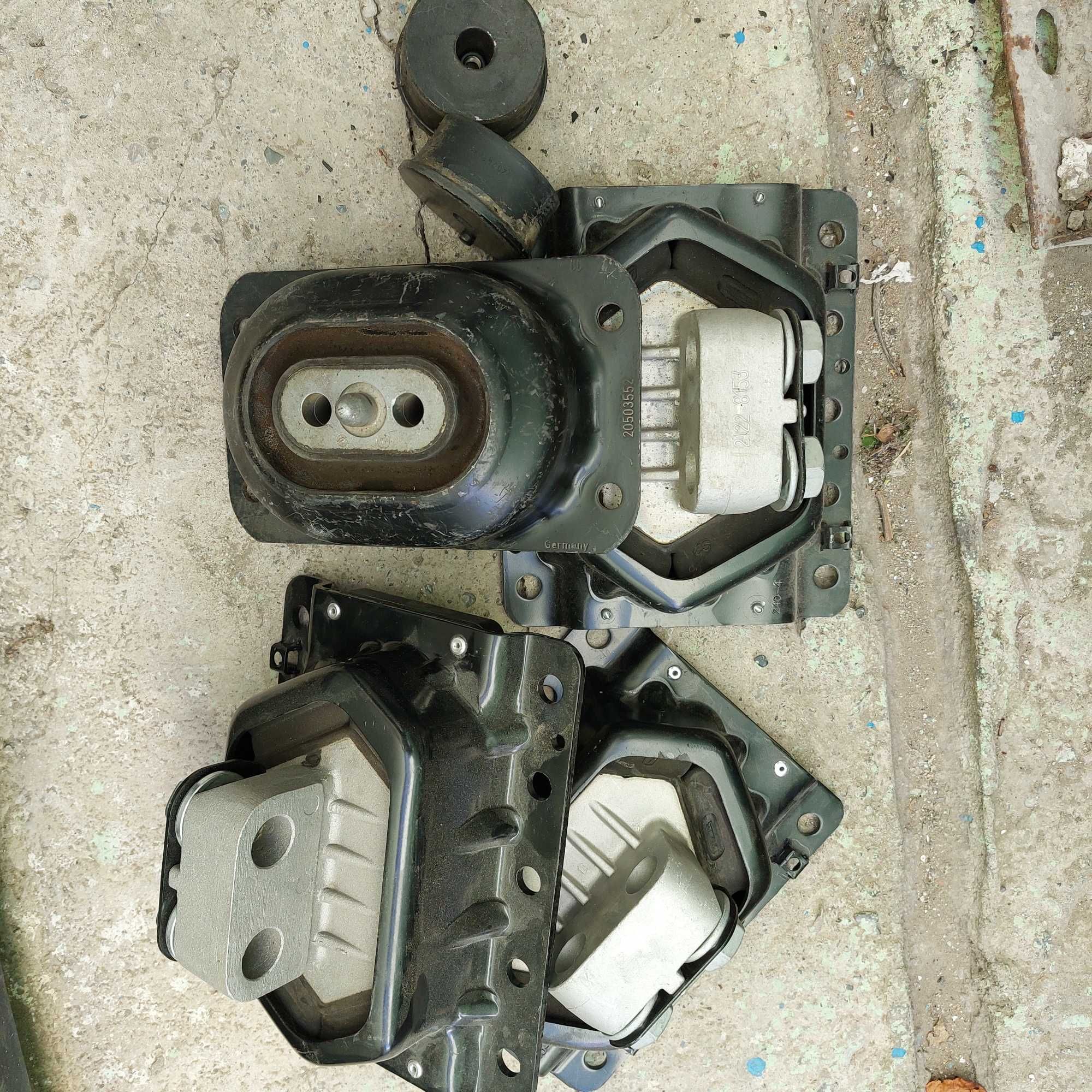 Подушка   ДВС VOLVO D 13 .