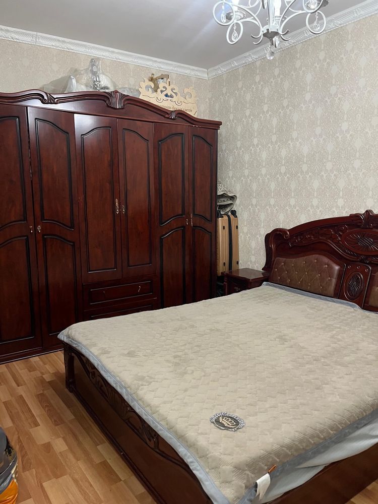 Спальный гарнитур,настоящее дерево