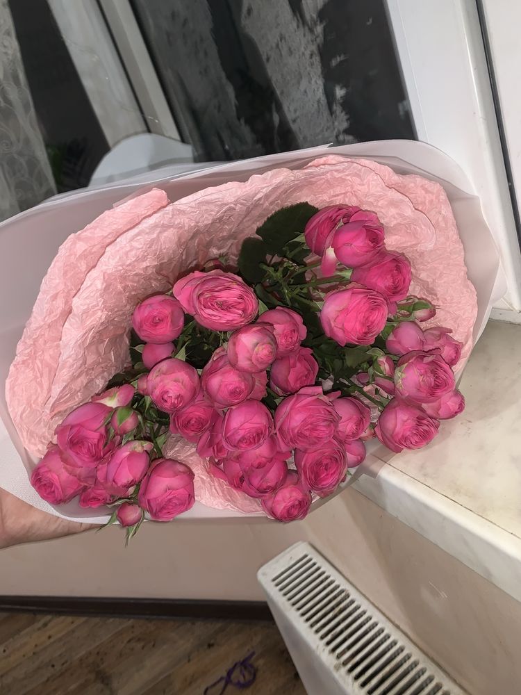 Свежий букет из кустовх роз