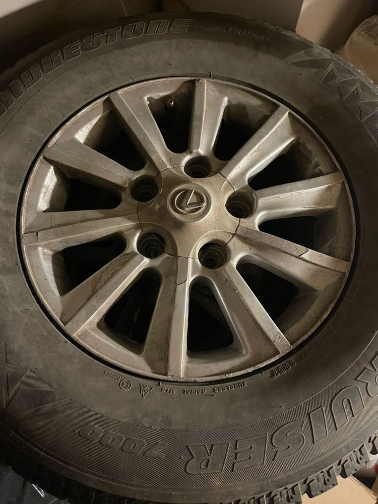 Авто шины зимние. В хорошем состоянии . Автошины с титановыми дисками