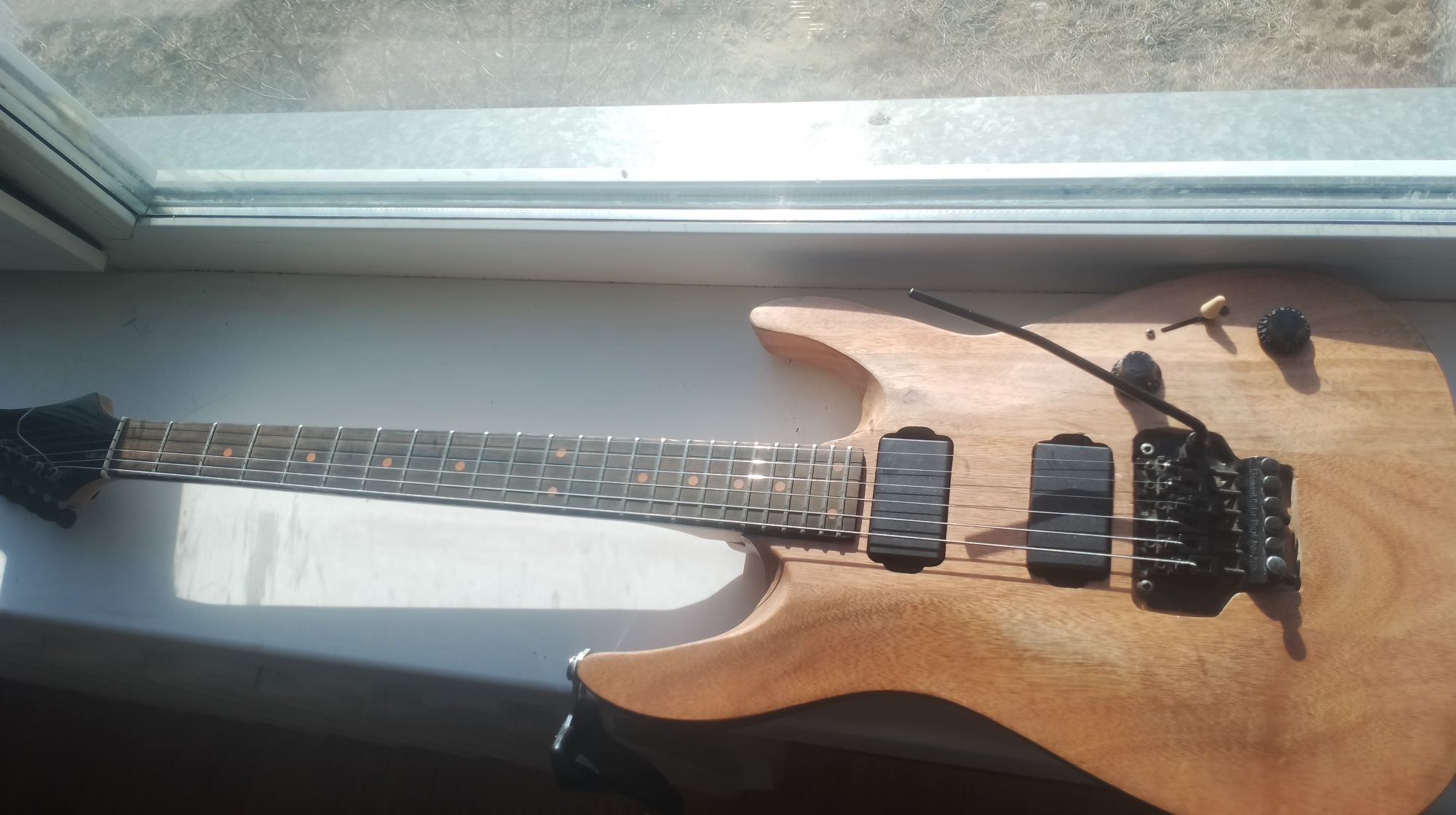 Продаю электрогитару Ibanez , Floyd rose.mahagony body. Backed neck.