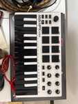 Продам Akai MPK mini