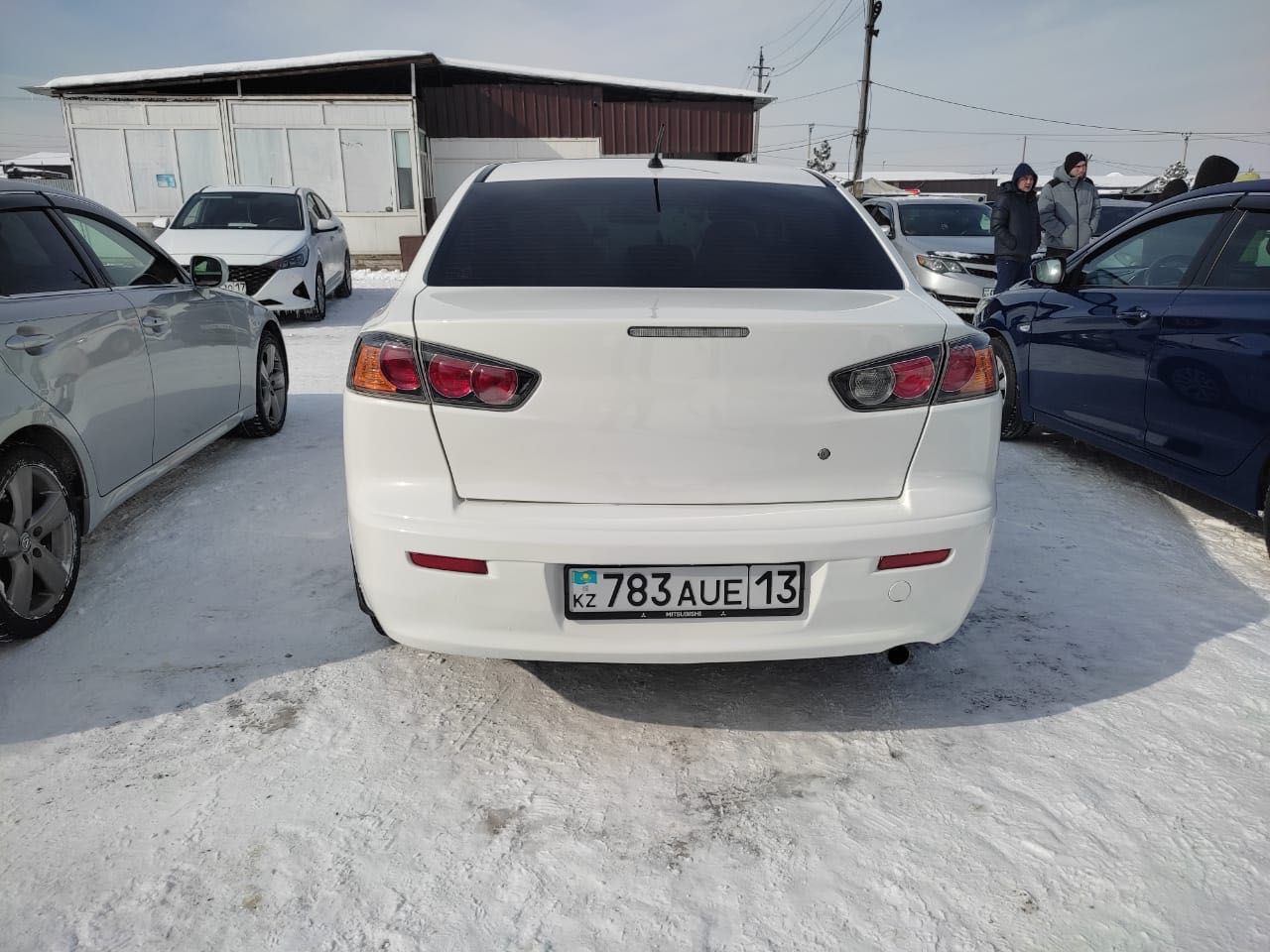 Легковой автомашина