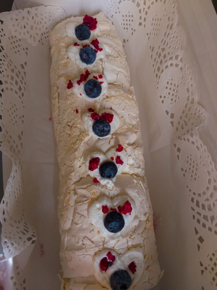 Меренговый рулет