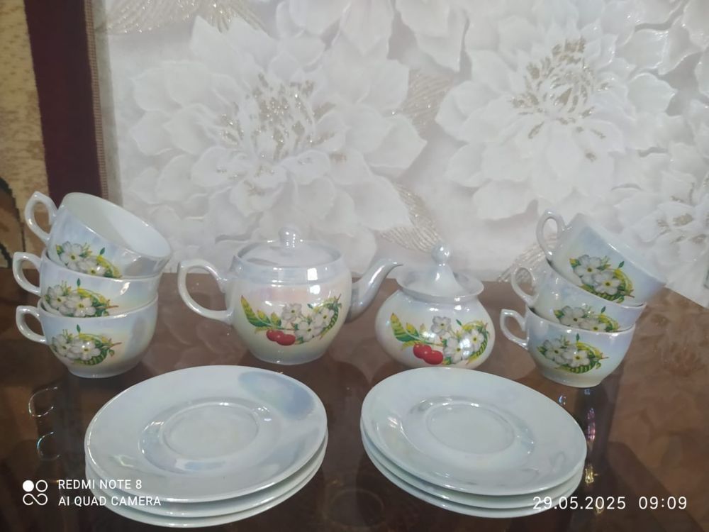 Продам новый чайный сервиз и новые красивейшие салатницы.