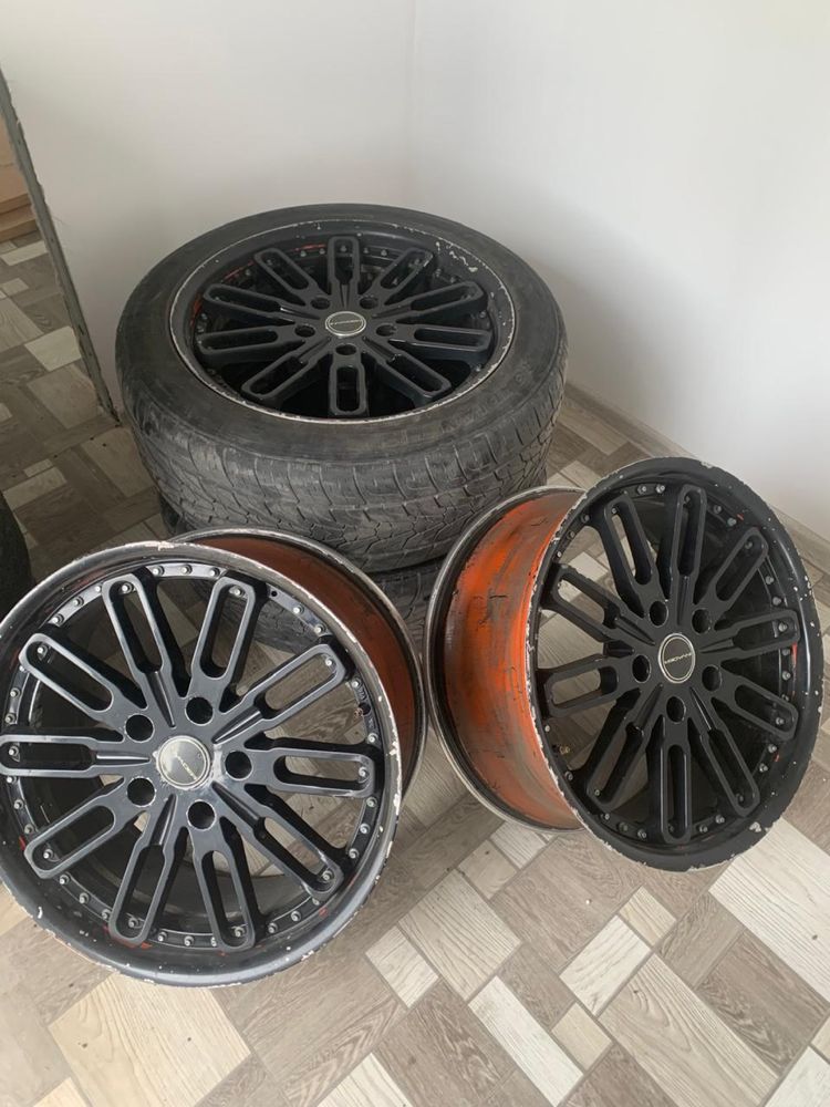 R 22 Продам колесы 22 размера. 2 с покрышкой 2 без