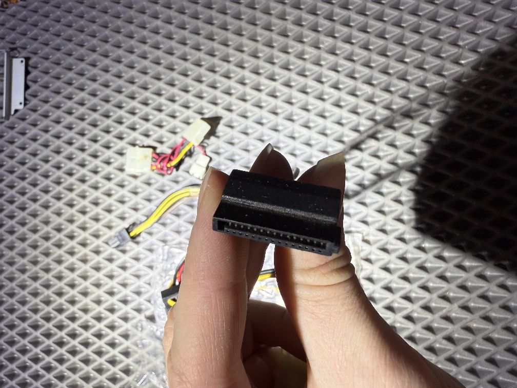Переходники питания для видеокарт (2x MOLEX на 6-pin, новые)