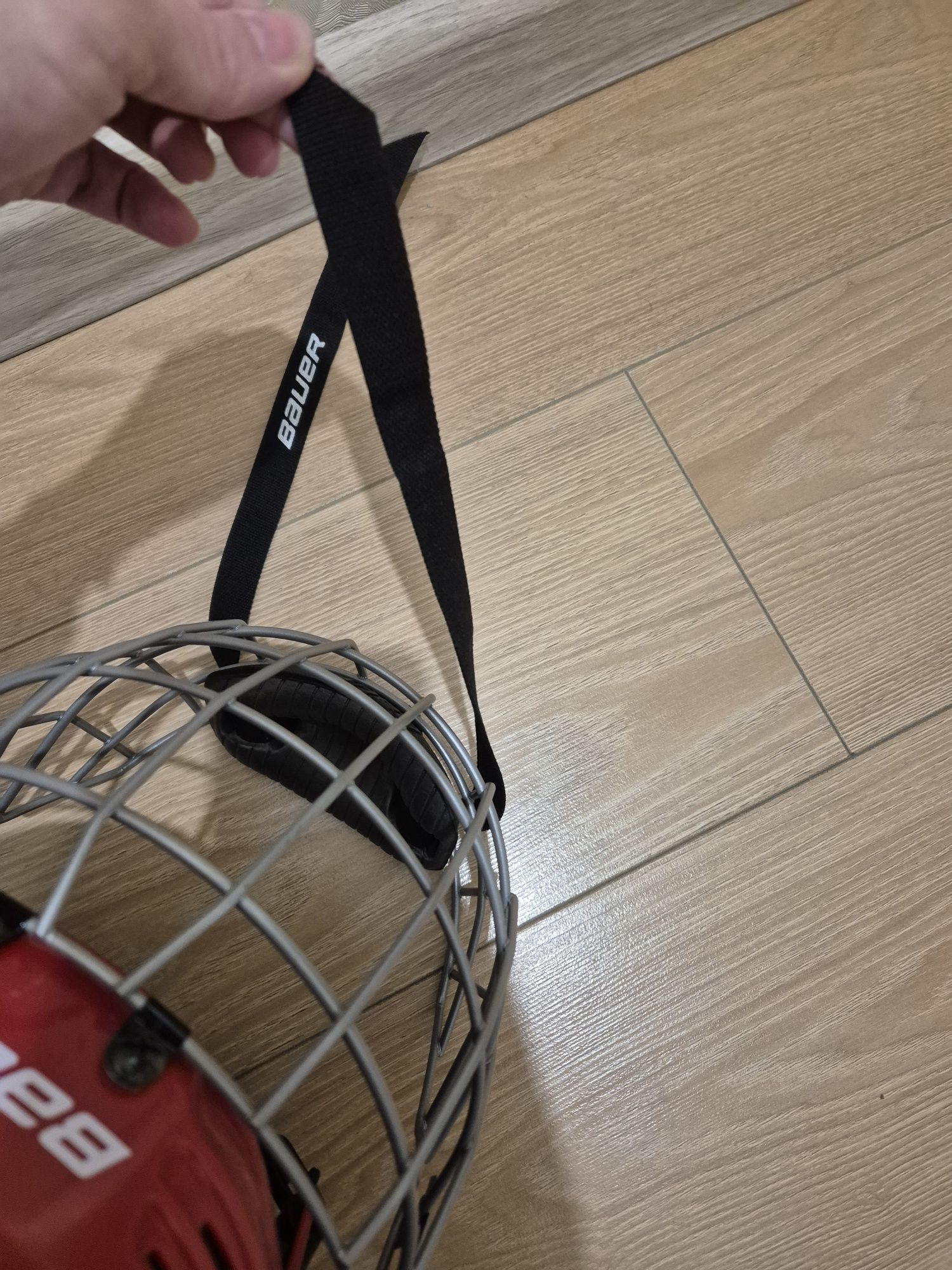 Продам хоккейный раздвижной шлем Bauer