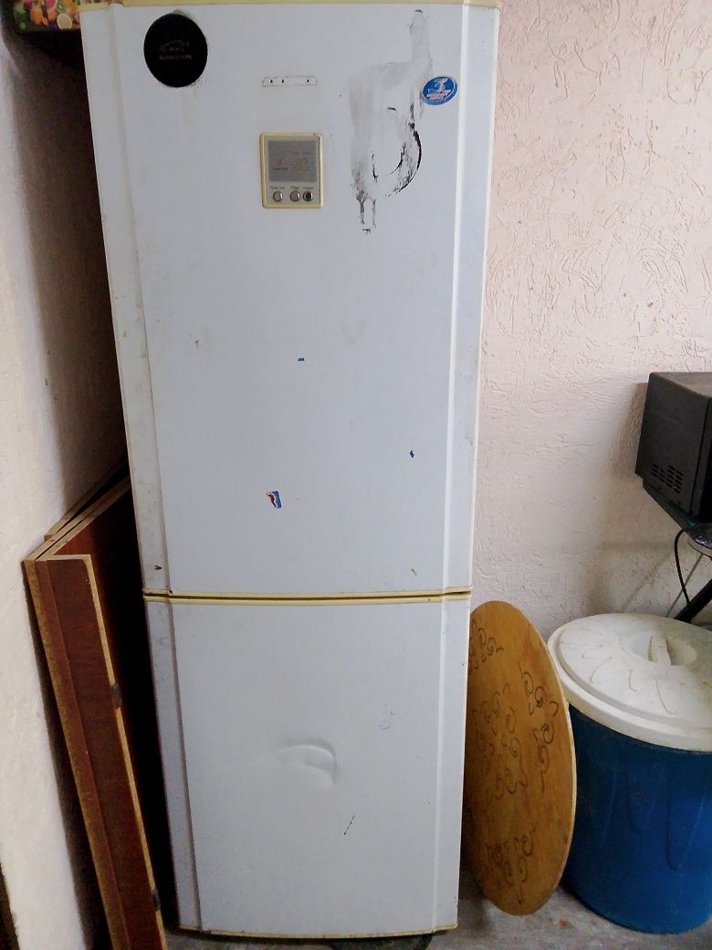 Продам холодильник