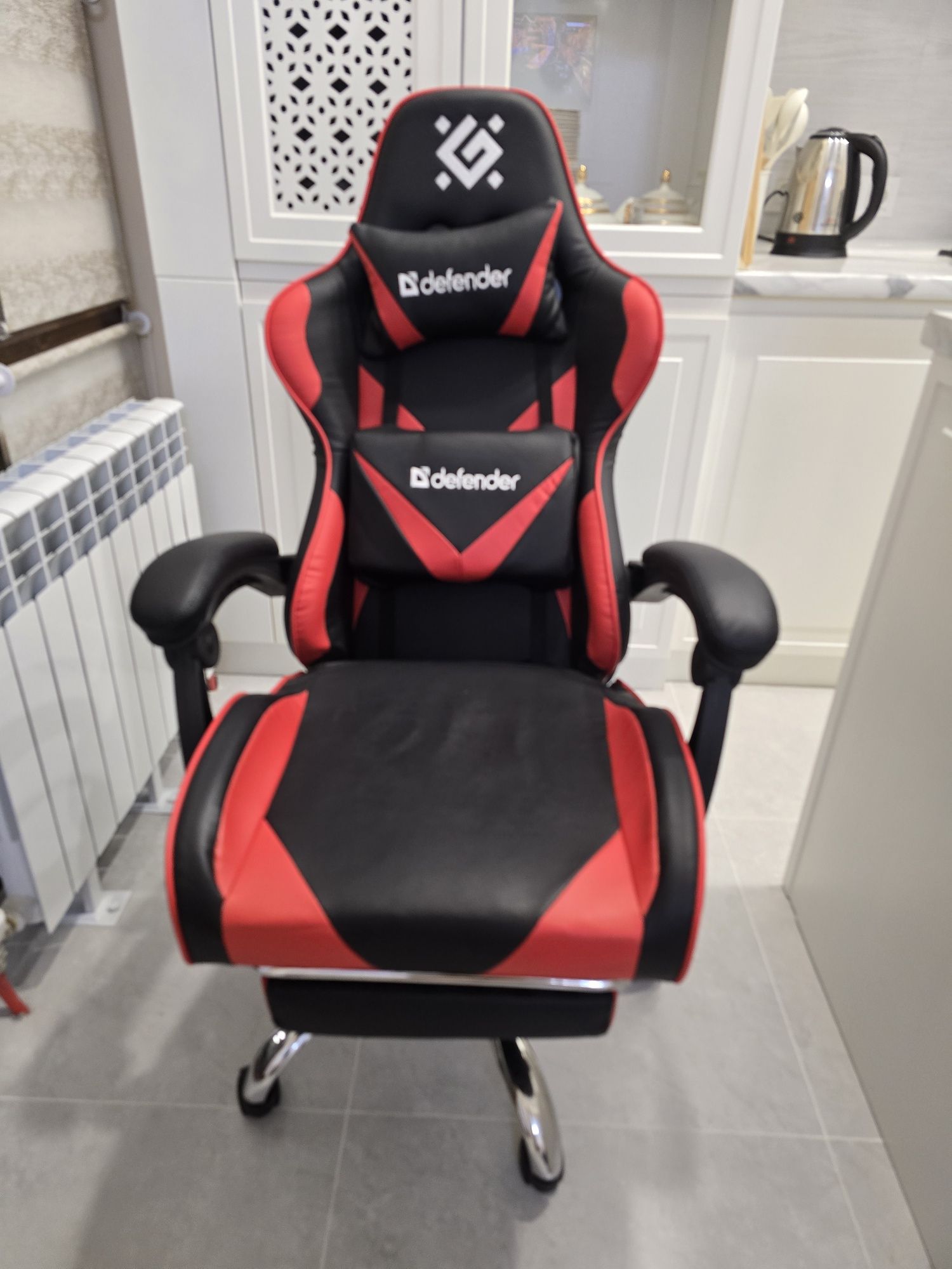 Продаю игровое  кресло defender новое оригинальное.