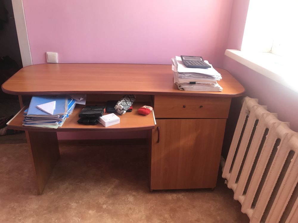 Продам стол компьютерный со шкафчиком
