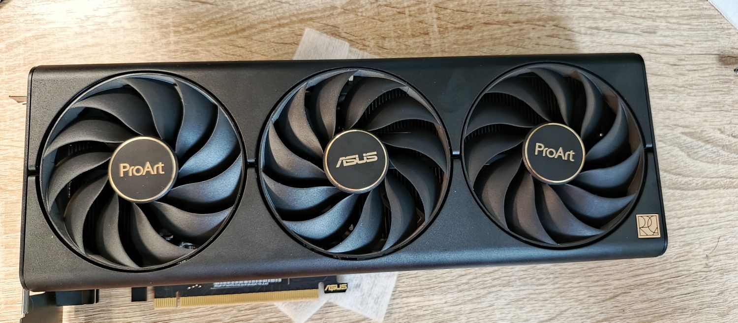 Продам видеокарту Asus ProArt GeForce RTX 4070Ti SUPER 16GB OC edition