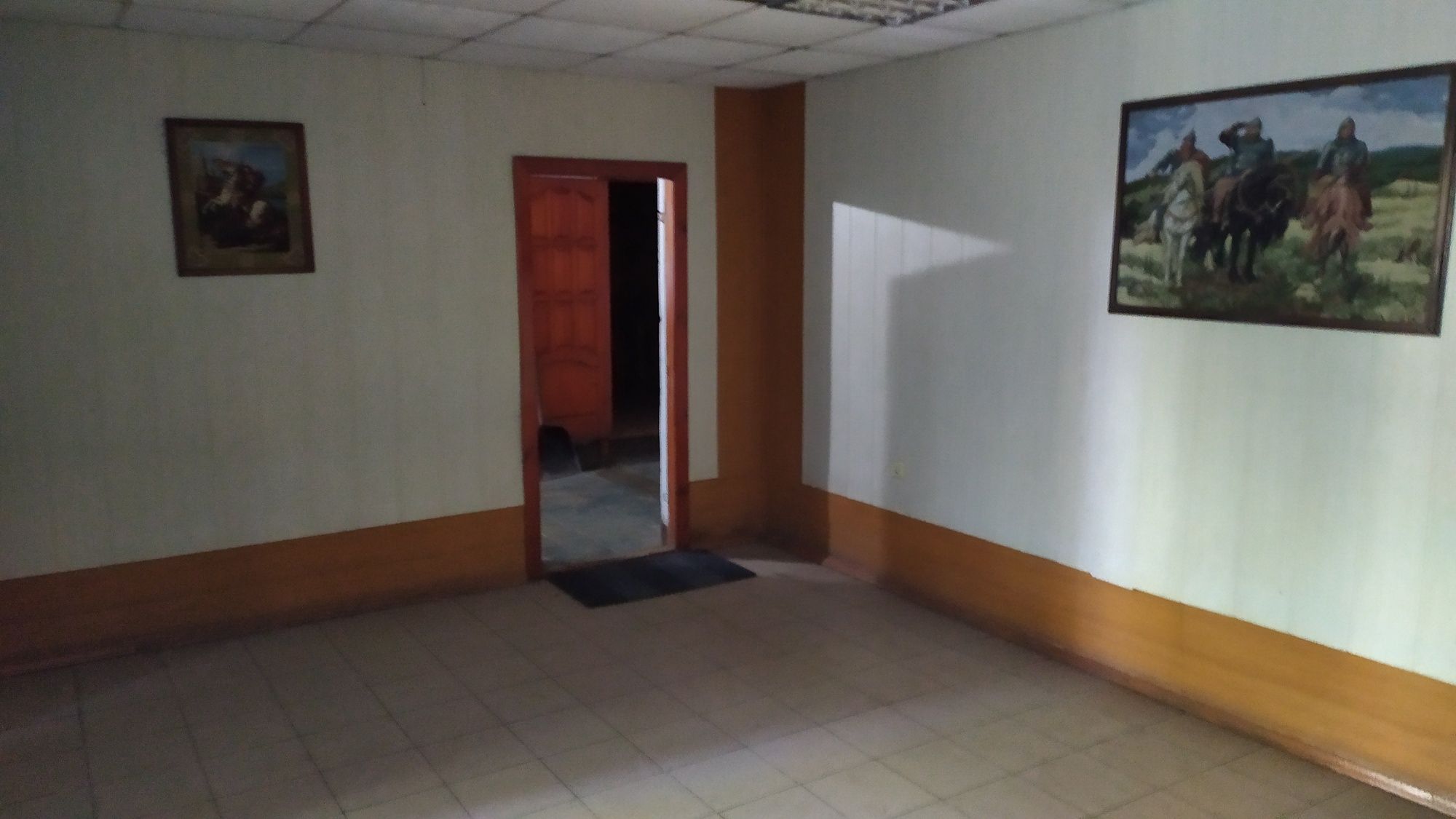 Продам 4 этажное здание с территорией
