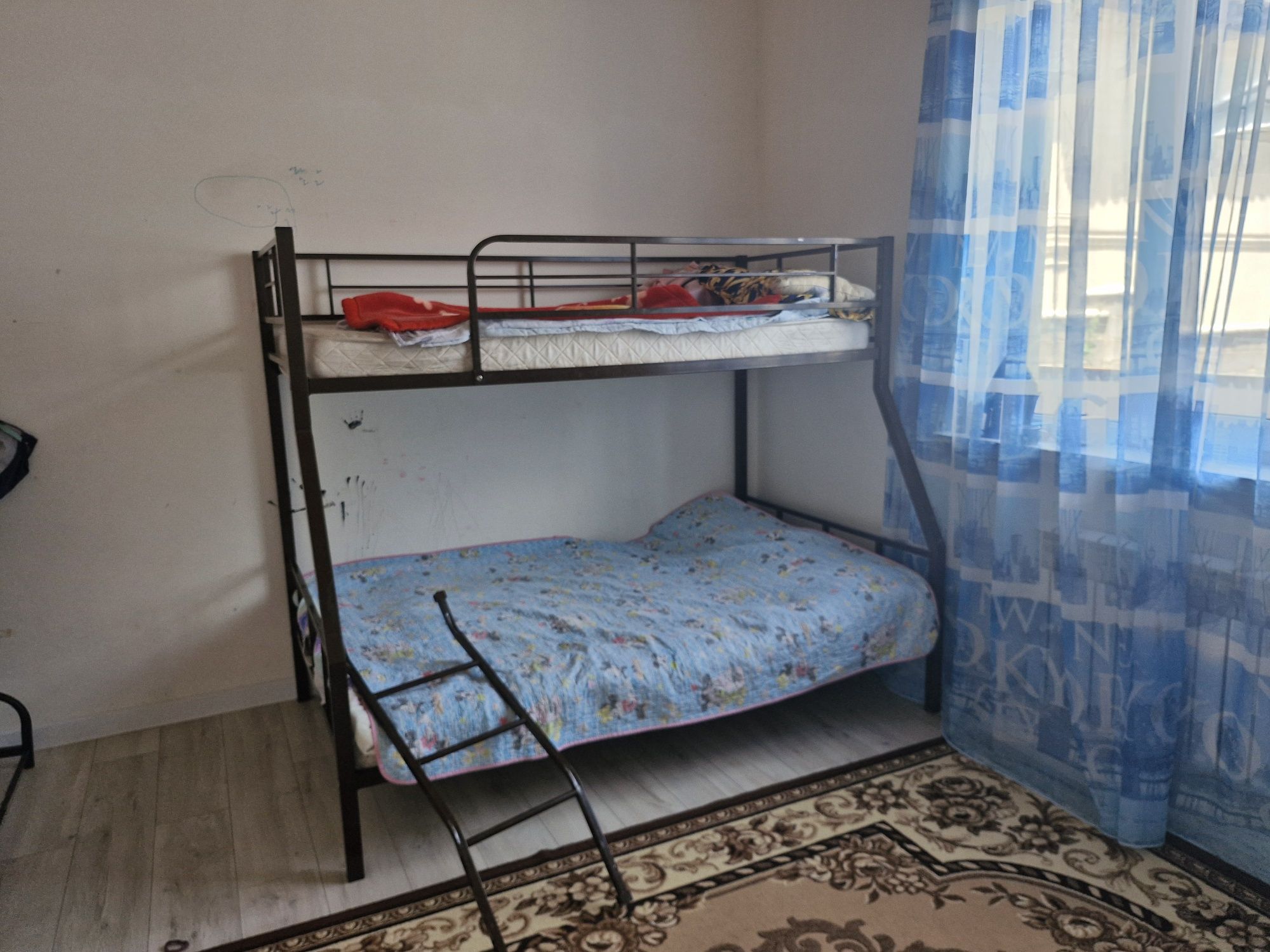 Двухъярусная кровать