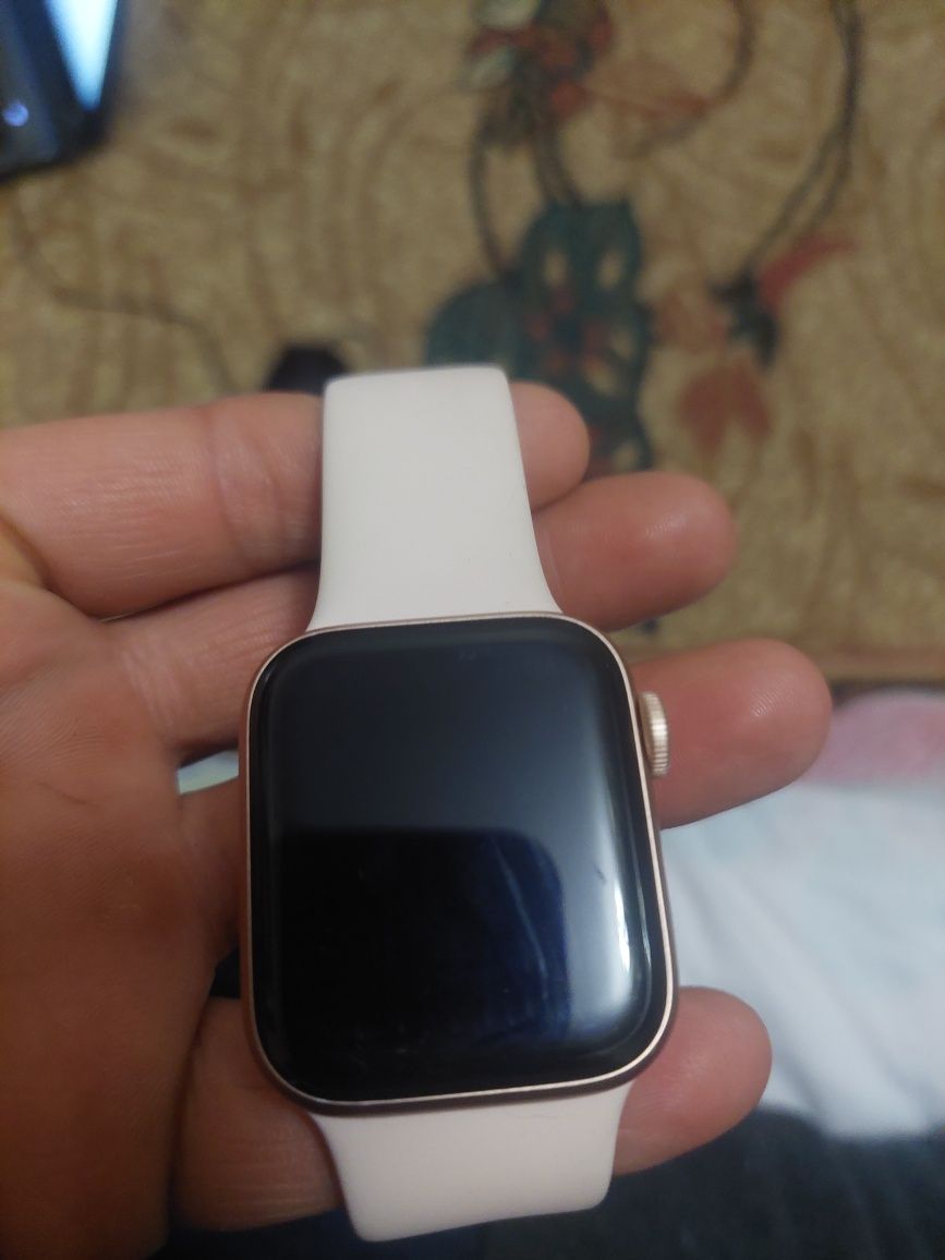 Продаётся Apple watch 6 серии в хорошем состоянии