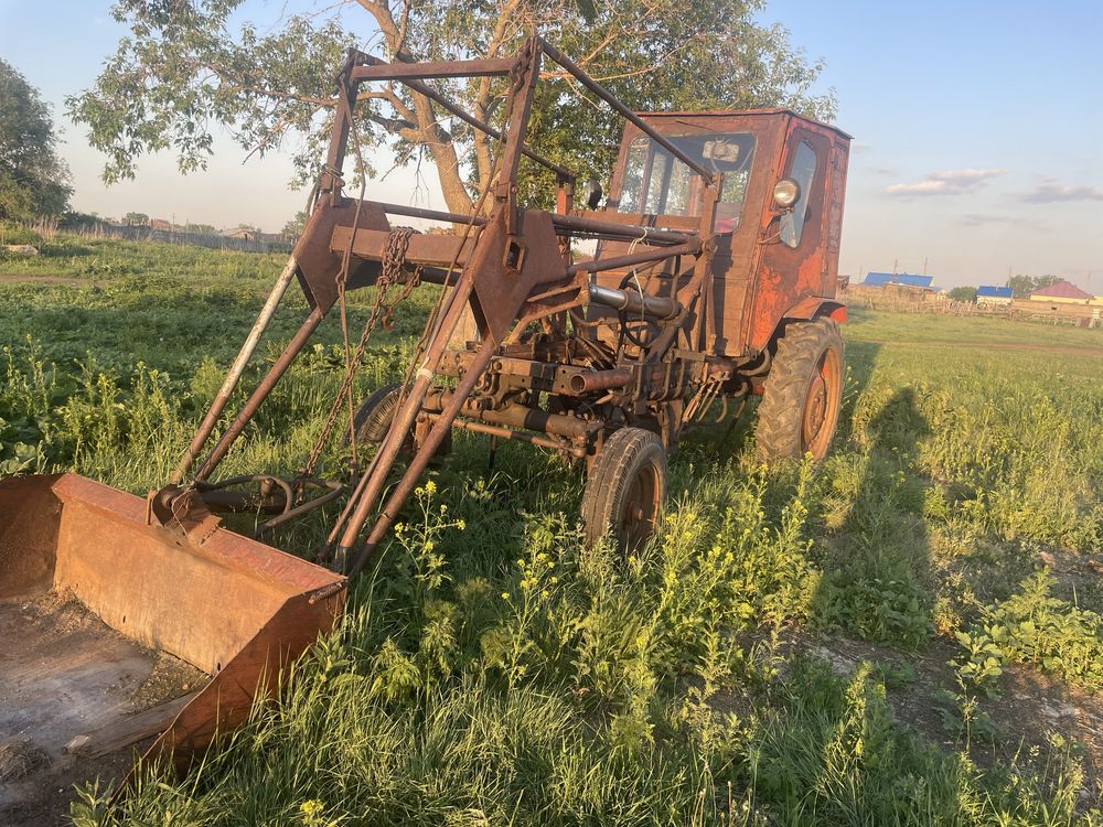 Продам трактор т16 полным огригадом