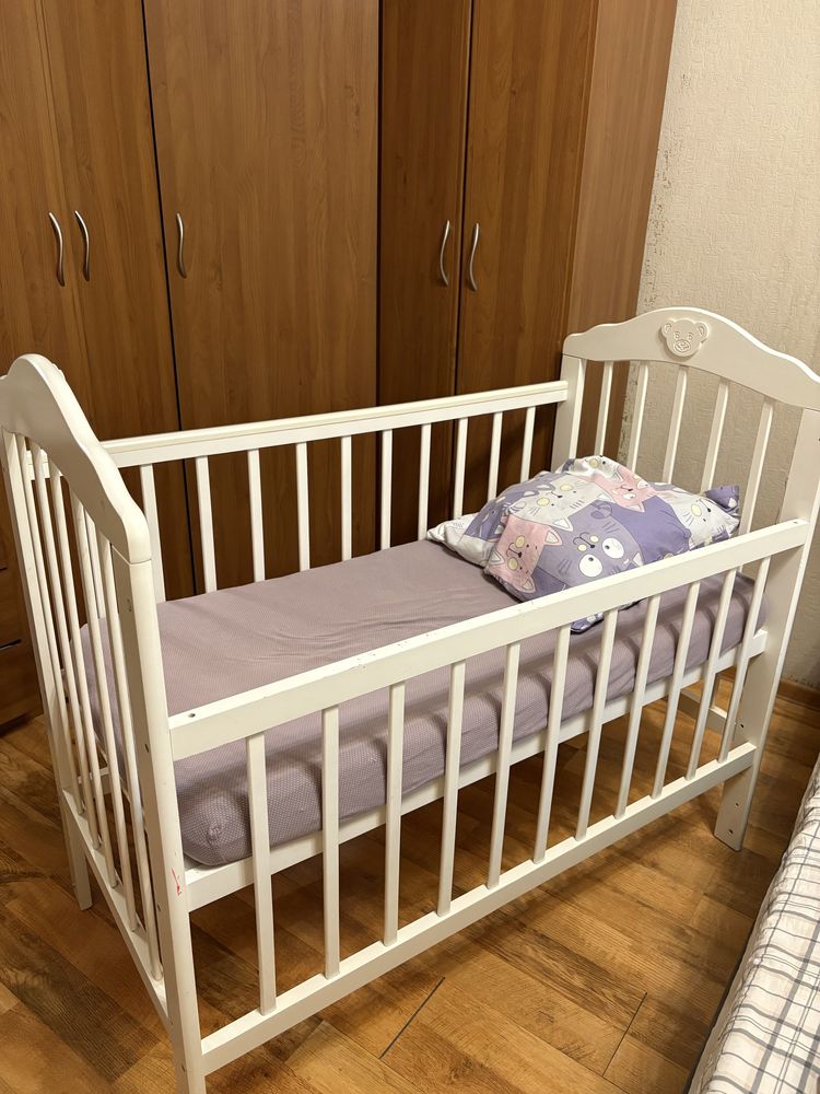 Продам детскую кроватку с матрасом