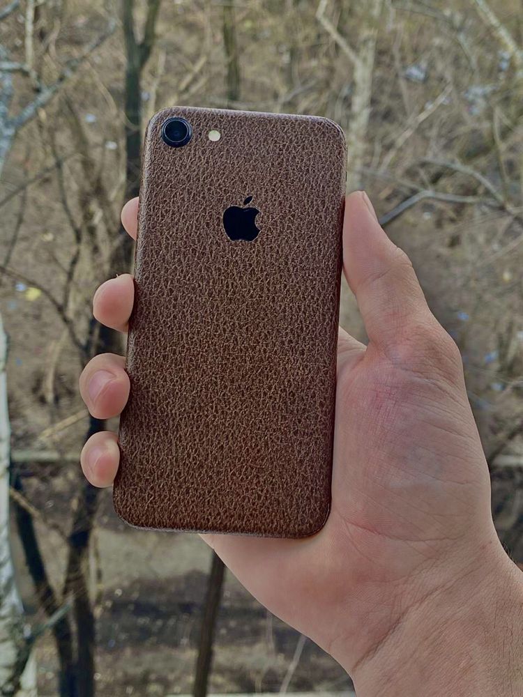 Продаю iPhone 7